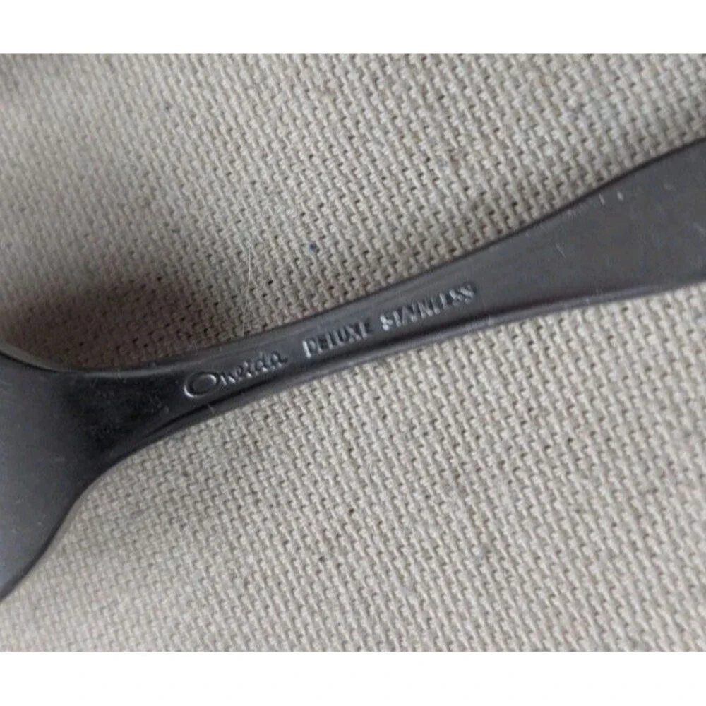 Oneida Deluxe SPANISH MOOD Stainless Flatware Dinner and Salad Fork